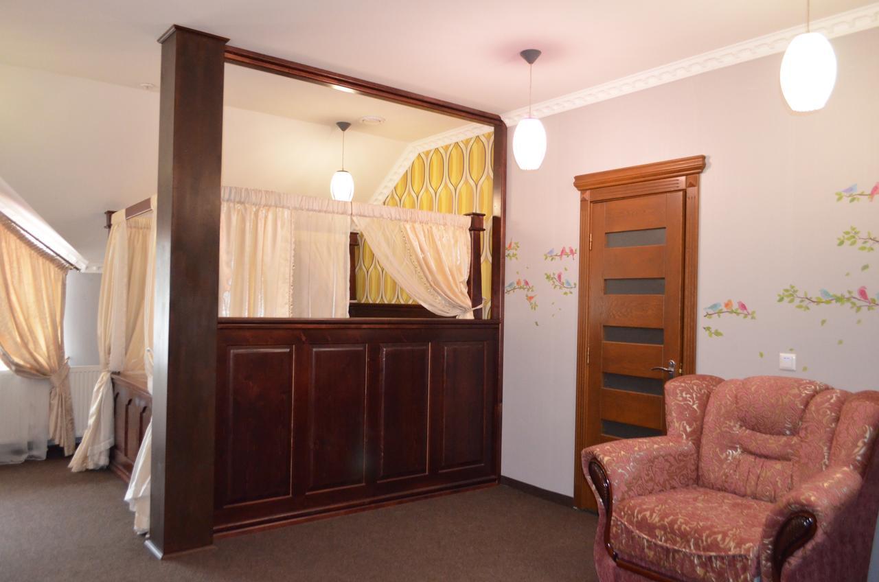 Golden Palace Dubove Room photo
